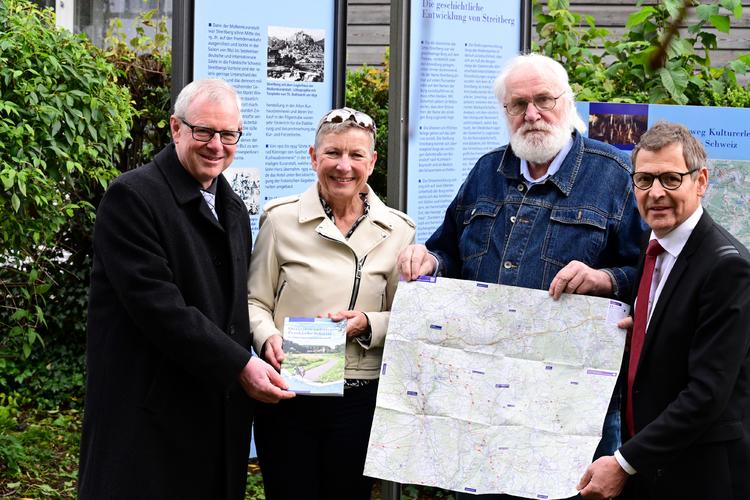 von links: Michael Hofmann (AELF), Marion Rossa-Schuster (LAG-Management "Kulturerlebnis Fränkische Schweiz), Klemens Angermann (LAG-Management "Kulmbacher Land") Foto: Udo Güldner